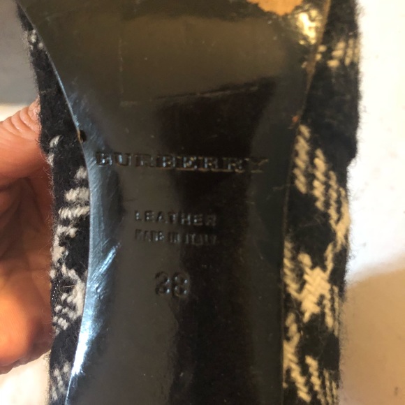Authentic Burberry stiletto boot. - Picture 2 of 4